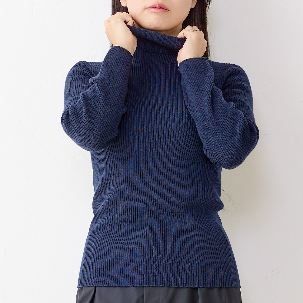 タートルネックセーター